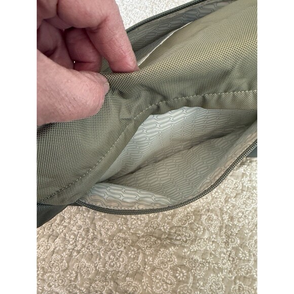 Tumi Messenger Bag Olive Green Excellent condition - Picture 7 of 9